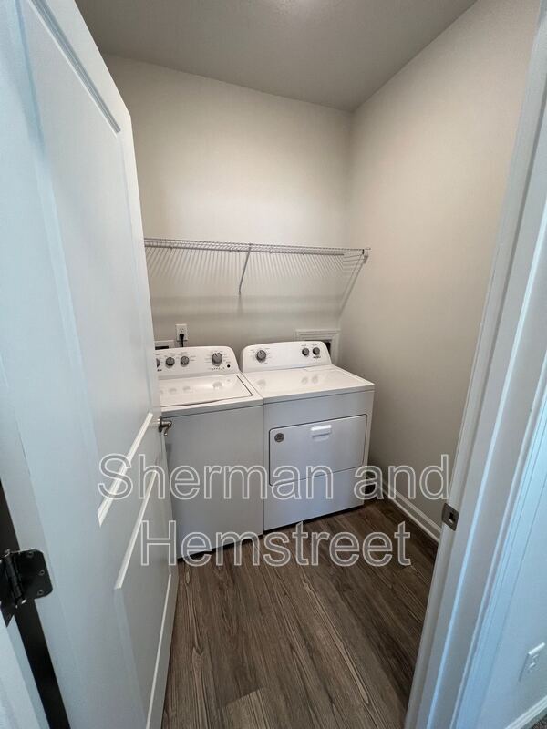 Building Photo - 5055 Mimosa Dr
