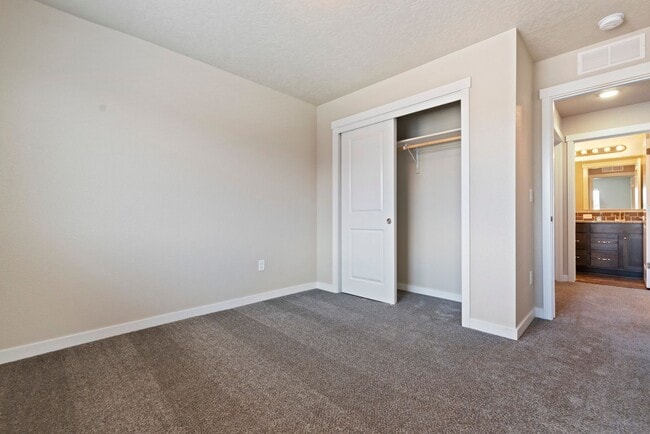 Building Photo - Can't miss Luxury New Townhome in West Bench!