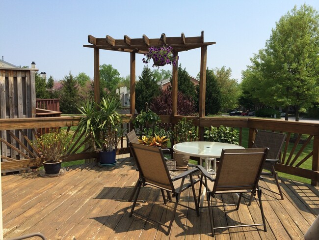 Building Photo - Generous 2 Bedroom Townhome in Baltimore!