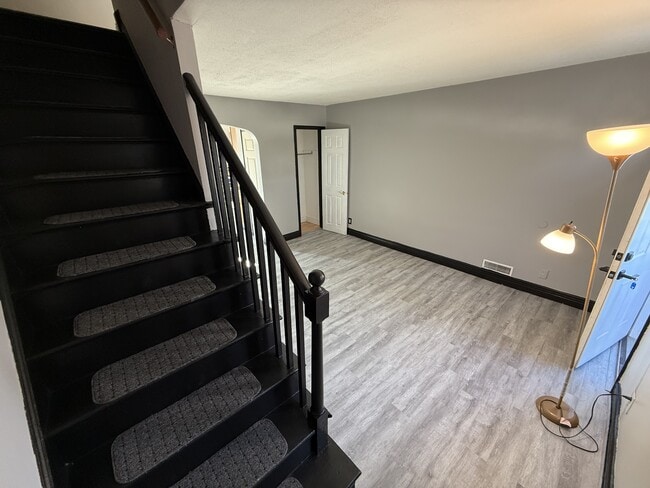 Building Photo - 419 Garden Ave