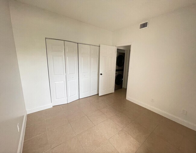 Building Photo - 720 Cypress Ln