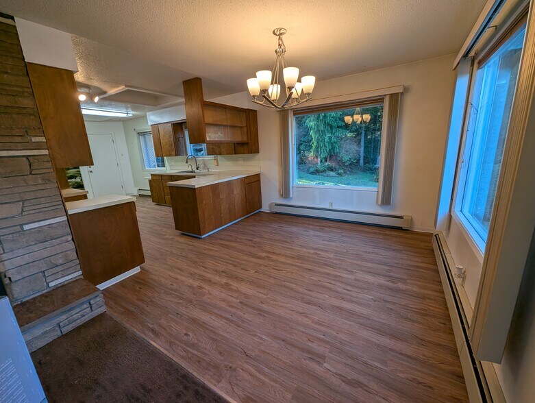 Building Photo - 2575 Yew Street Rd