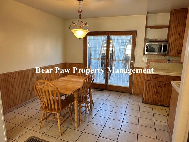 Building Photo - Spacious 3-Bed Townhouse in Golden!