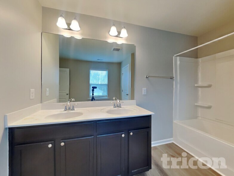 Building Photo - 923 Avondale Dr