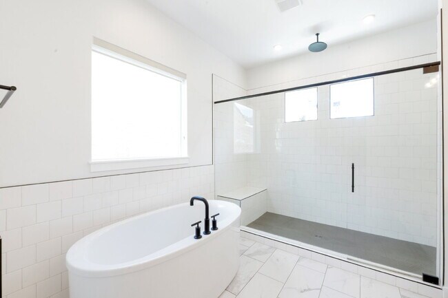 Building Photo - Traverse Mountain | SPACIOUS LIVING | 6 BED 4 BATH SINGLE FAMLY HOME
