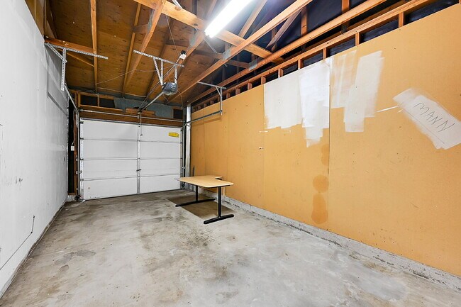 Building Photo - $1,900.00, 3-bed, 2-bath located in Colora...