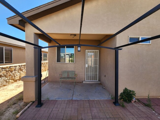 Building Photo - 5005 Kensington Way