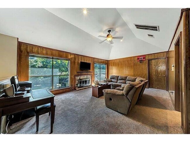 Building Photo - 2442 Hodges Bend Cir