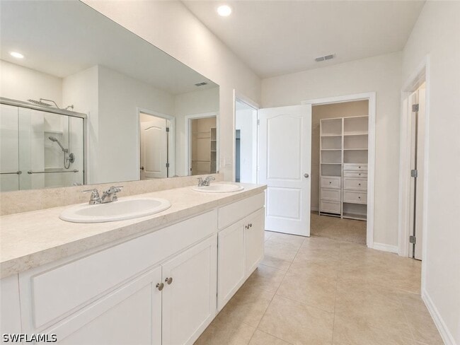 Building Photo - 2736 Dumont Ln