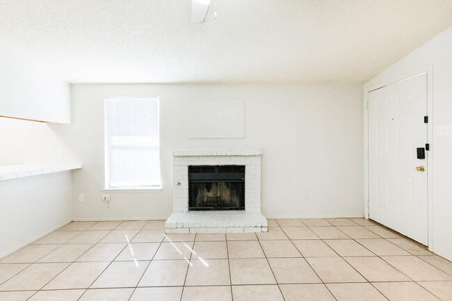 Building Photo - 140 N Troy Ave