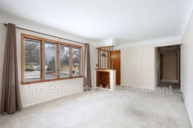 Building Photo - 3300 Bel Aire Rd