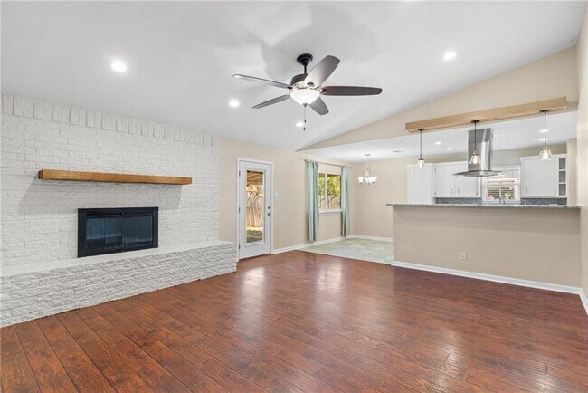 Building Photo - 3810 Hillside Dr