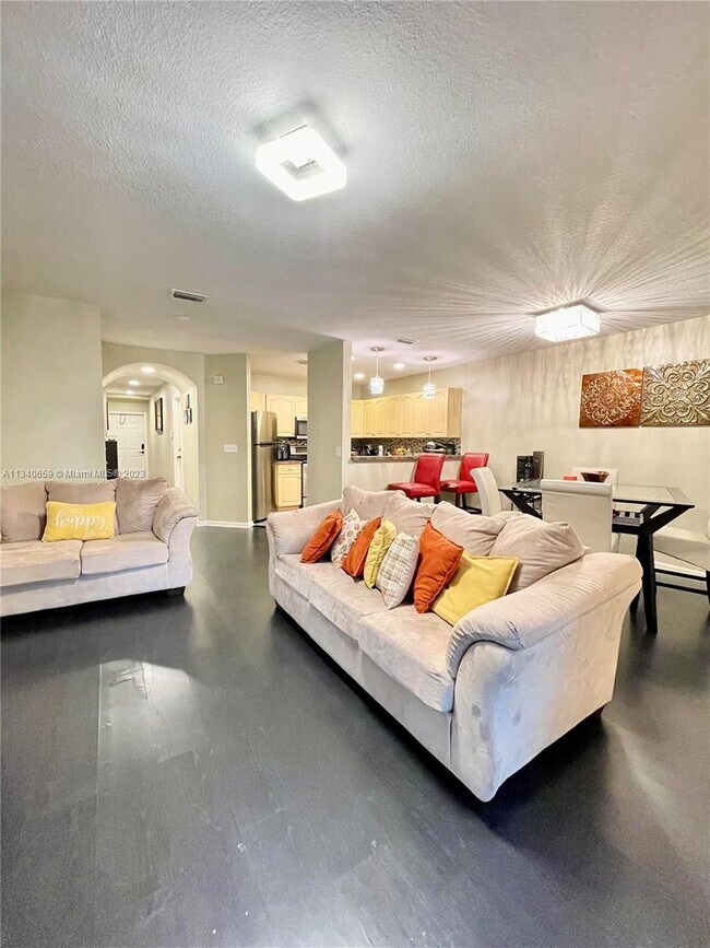 Building Photo - 1359 Avon Ln