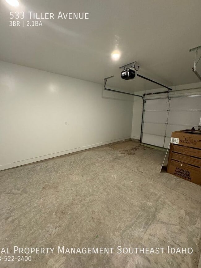 Building Photo - 533 Tiller Ave