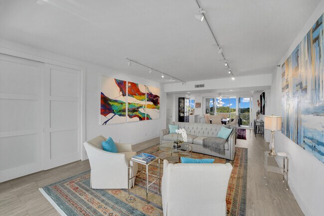 Building Photo - 4114 W Palm Aire Dr