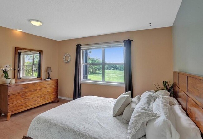 Building Photo - 6101 N Falls Cir Dr