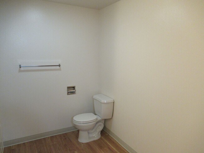 Building Photo - Nice Clean 2 bedroom in S. Salem
