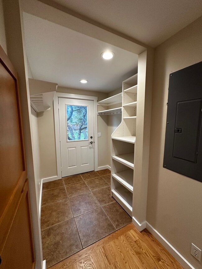 Building Photo - 4 Bed, 3 Bath Home in Hailey, Idaho with Beautiful Mountain Views