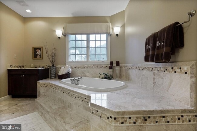 Building Photo - 9864 Walker Glen Ct