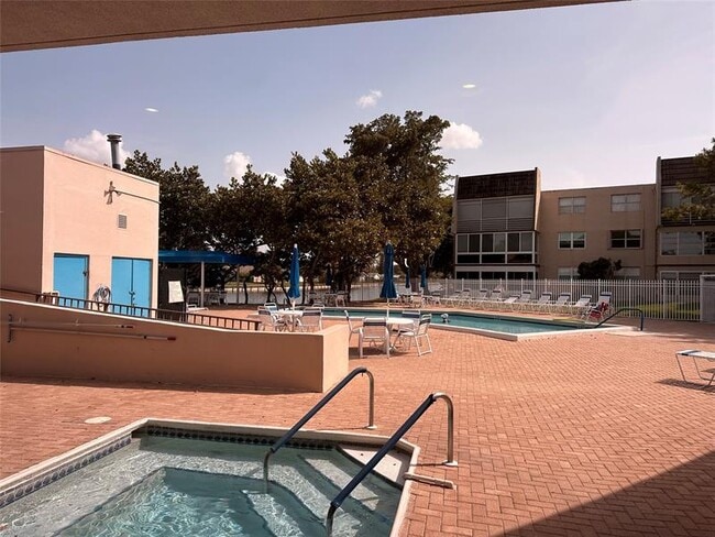 Building Photo - 9080 Lime Bay Blvd