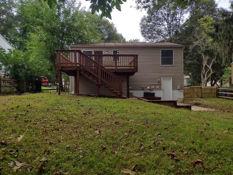 Building Photo - 6481 Barchink Pl