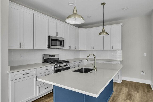 Building Photo - 425 Veritas St