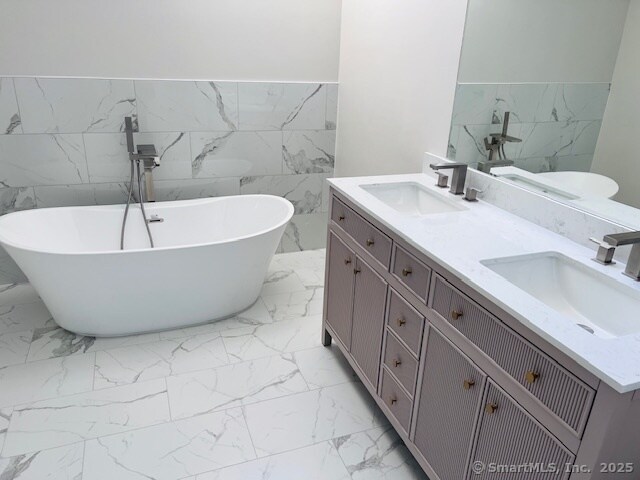 Building Photo - 130 Deer Hill Ave