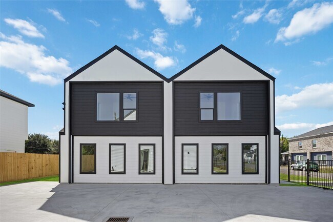 Building Photo - 4202 Kewanee St