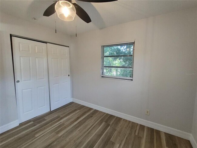 Building Photo - 316 W Howry Ave