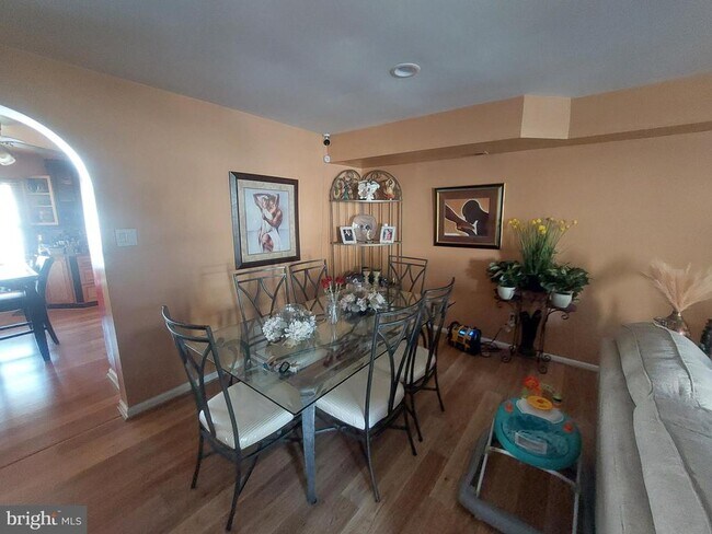 Building Photo - 1110 Sheffield Ct