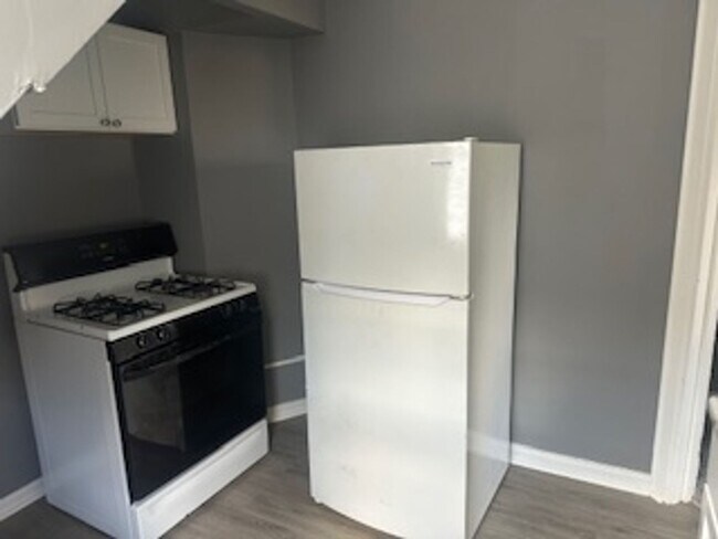 Building Photo - 2-Bedroom Apartment in Quiet 4-Plex with O...