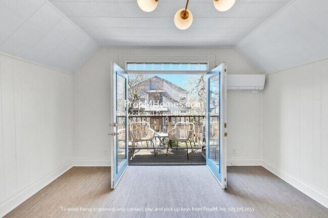 Building Photo - Bright and Fun One Bedroom Plus Flex Space...