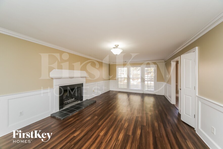Building Photo - 8158 Creekside Cir S