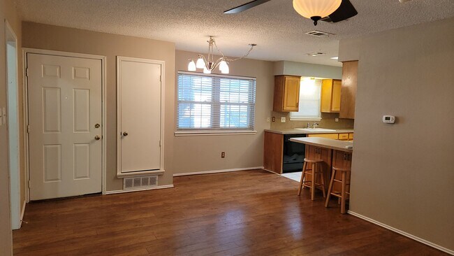 Building Photo - Awesome 3/2/1 with a carport in Wolfforth