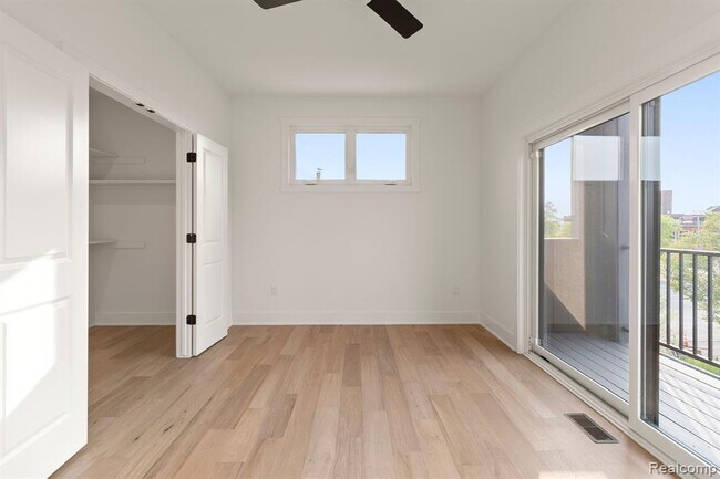 Building Photo - 2037 11th St