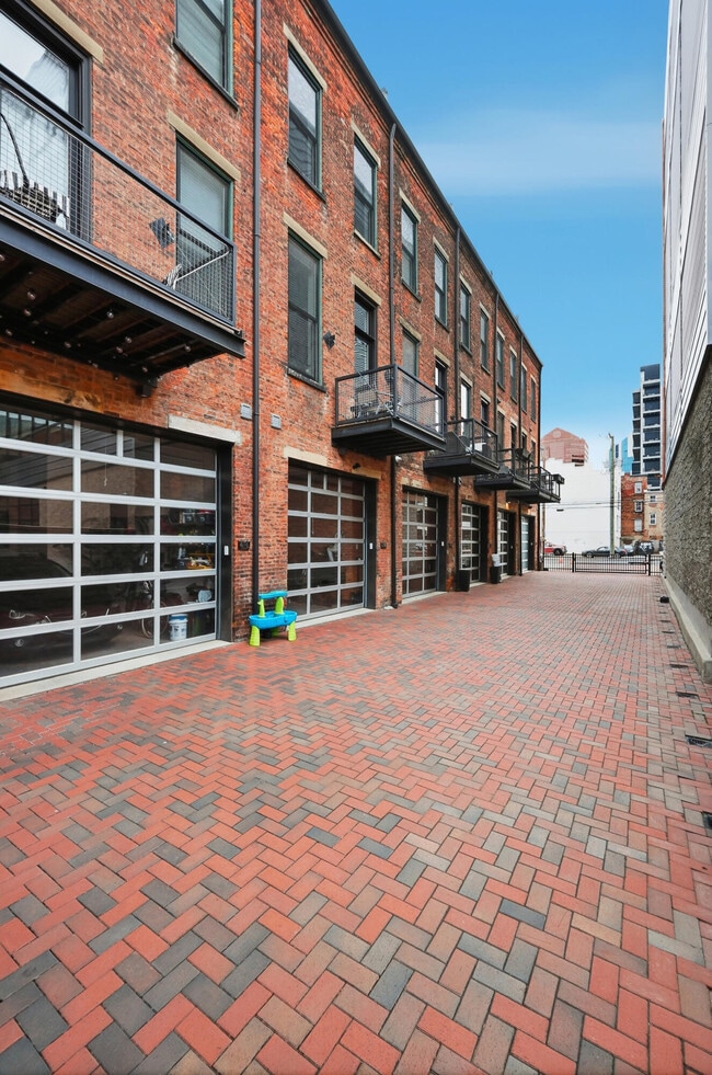 Building Photo - 408 Scott St