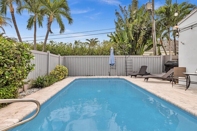 Building Photo - 746 NE 16th Terrace