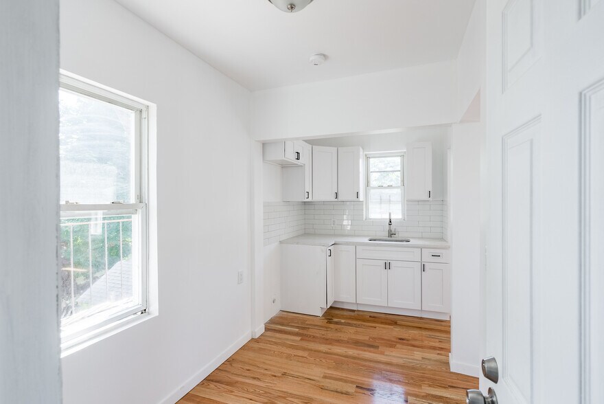 Building Photo - 832 Calhoun Ave