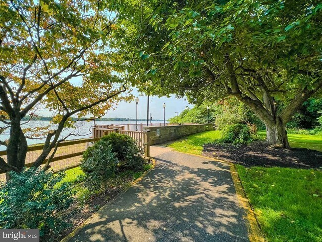 Building Photo - 44303 Delaire Landing Rd