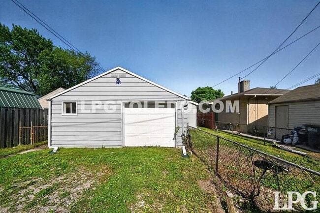 Building Photo - 5207 Bennett Rd