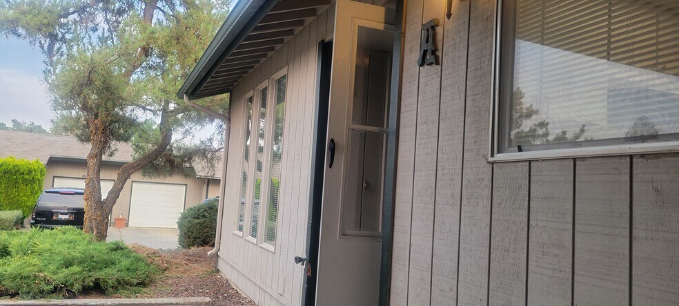 Building Photo - 1215 S 43rd Ave