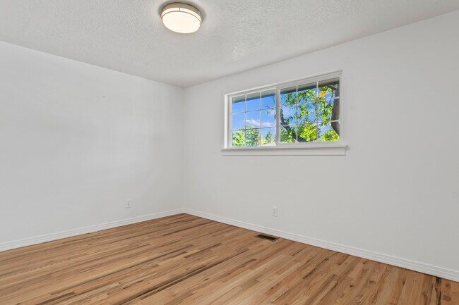 Building Photo - 1107 Beechwood Dr