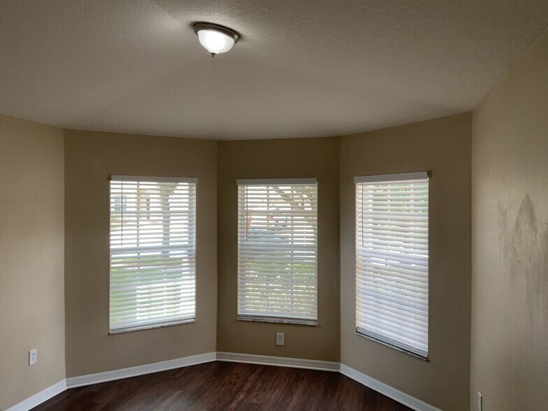 Building Photo - 8019 Alamosa Wood Ave