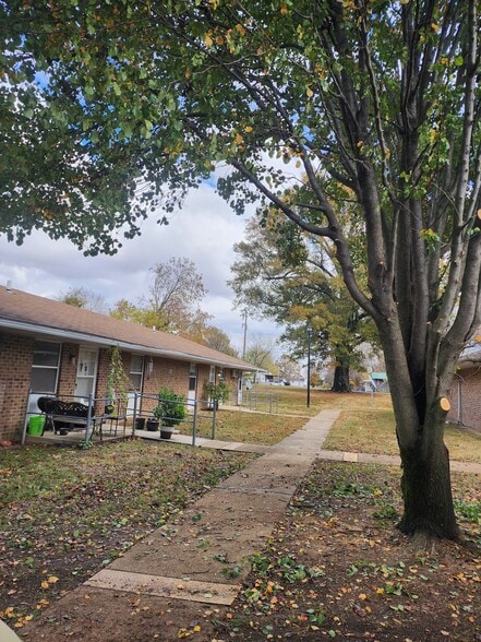 Building Photo - 586 4th St