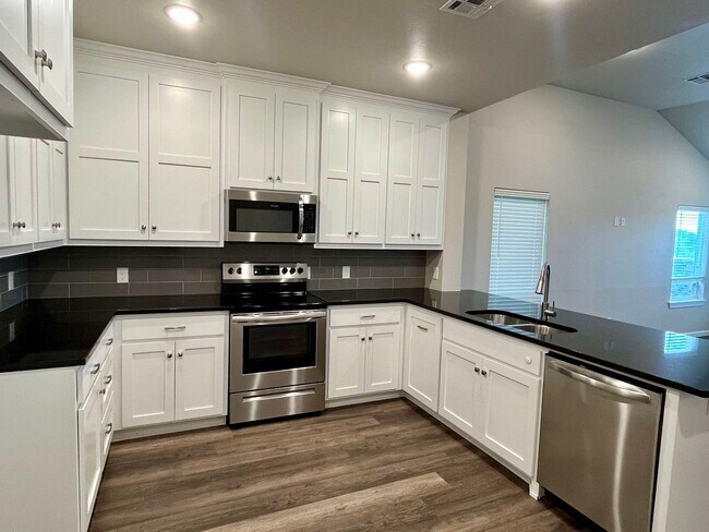Building Photo - Beautiful 2 Bed 2 Bath!