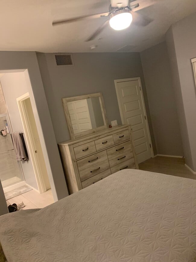 Building Photo - 2342 E Hidalgo Ave