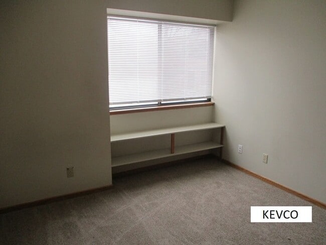 Building Photo - Second-Story Apartment Near Horsetooth!