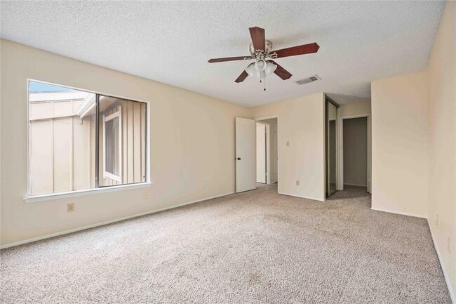Building Photo - 12033 Bob White Dr