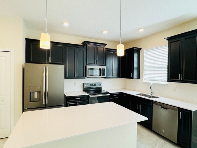 Building Photo - 3 Bed 2.5 Bath Townhouse For Rent In Store...