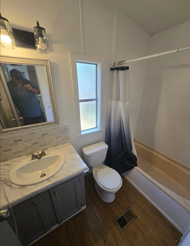 Building Photo - 464 Red Bud Ln